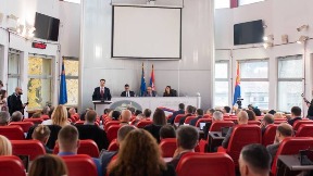 Usvojena Novakovićeva ostavka